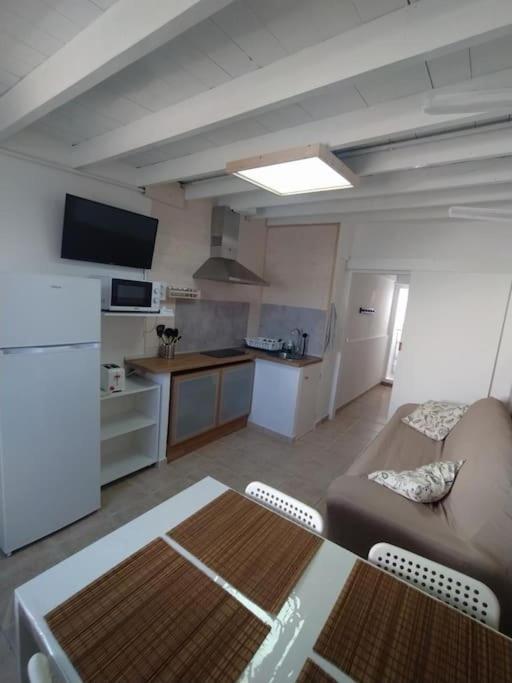 Ferienwohnung Famara, Apto. En Zona Tranquila A 200M Del Mar. Exterior foto