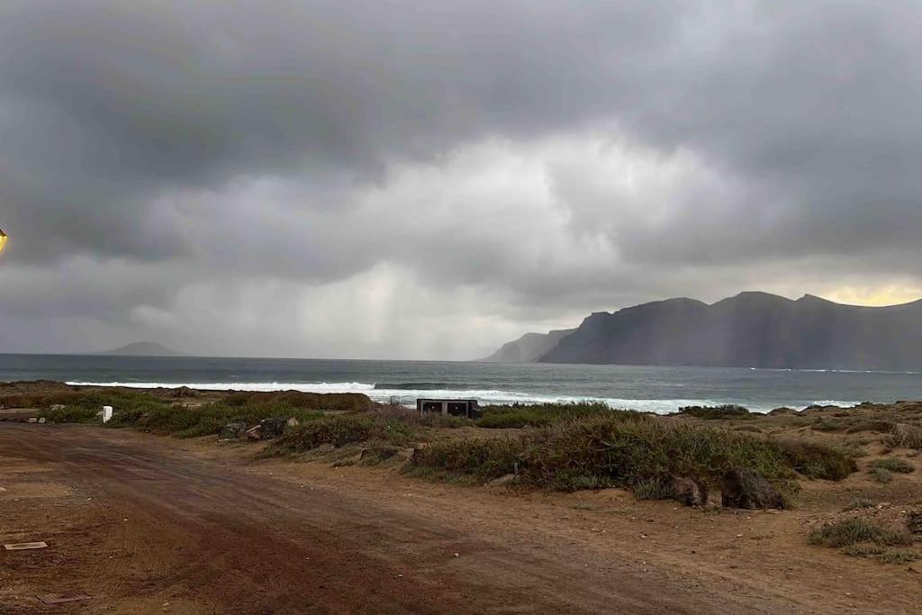 Ferienwohnung Famara, Apto. En Zona Tranquila A 200M Del Mar. Exterior foto
